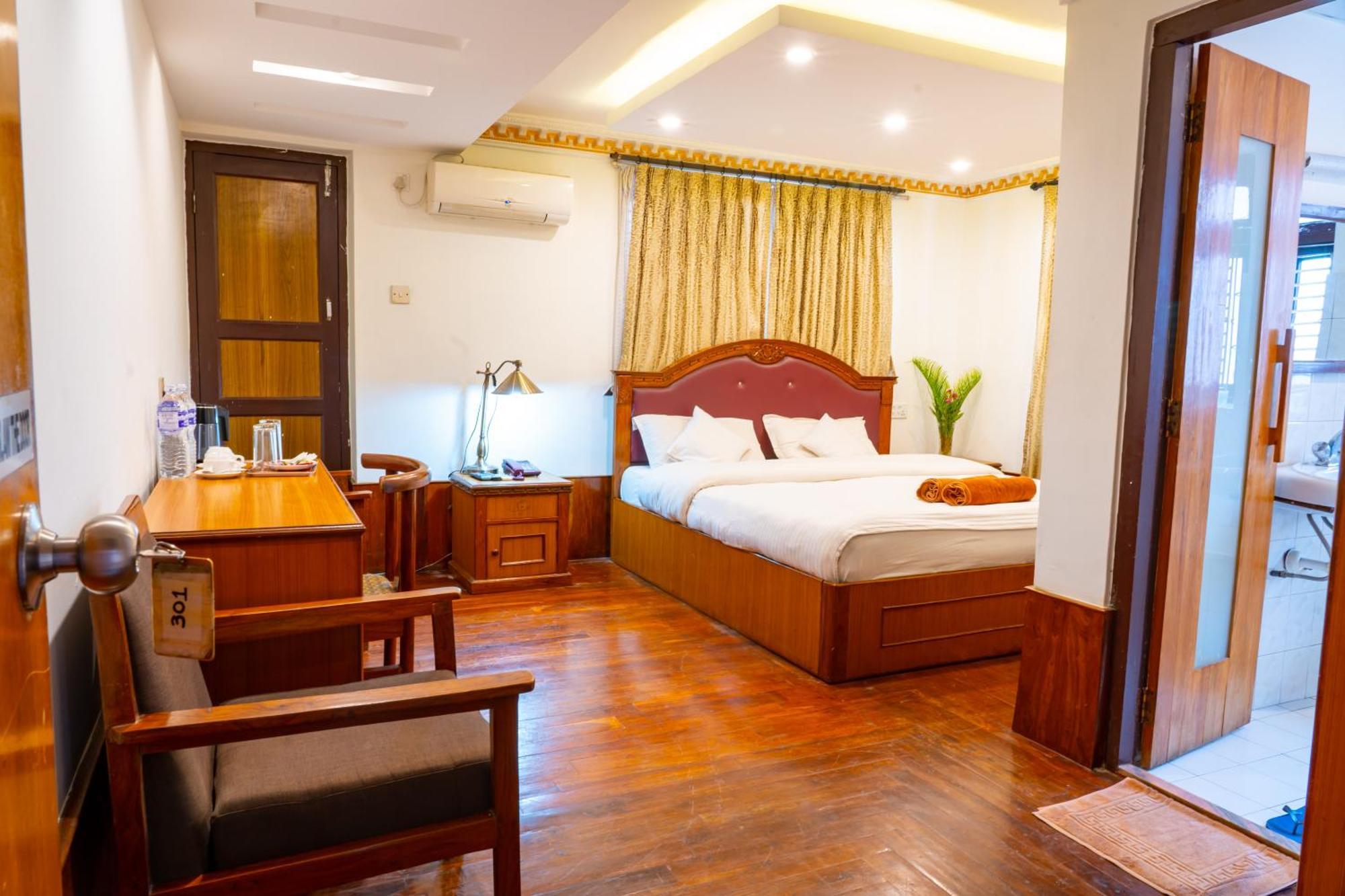 Hotel Ganesh Himal Kathmandu Exterior photo